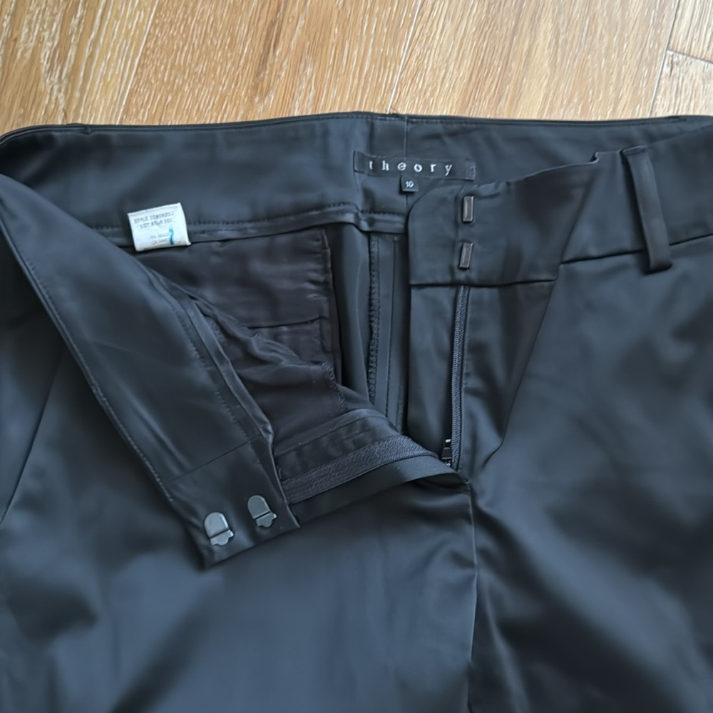 Black pants. - Picture 3 of 6
